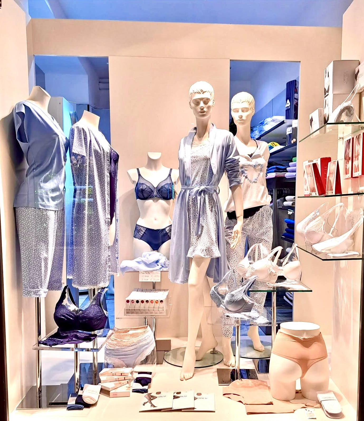 Allestimento negozio 1